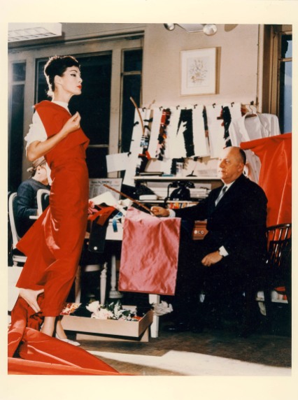 Christian Dior and fashion model Lucky c. 1956 © Christian Dior Photo: Bellini